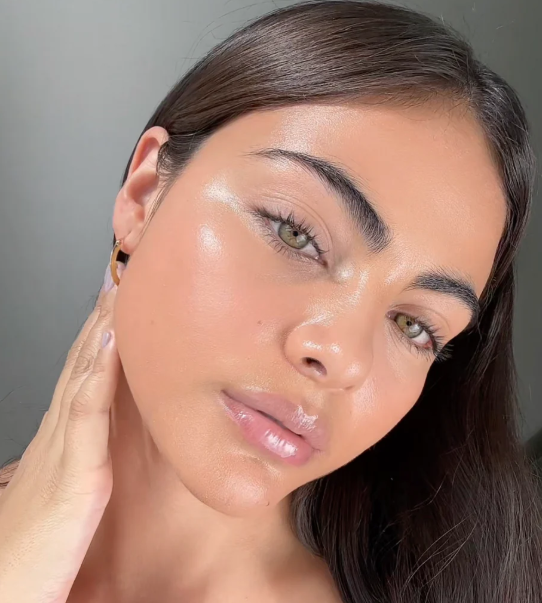 How to Master the Effortless No-Makeup Makeup Look