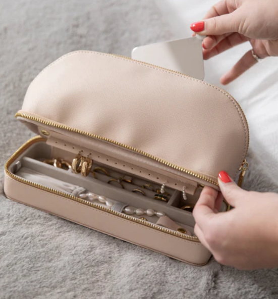 Smart and Simple Tips for Packing Your Makeup Like a Pro