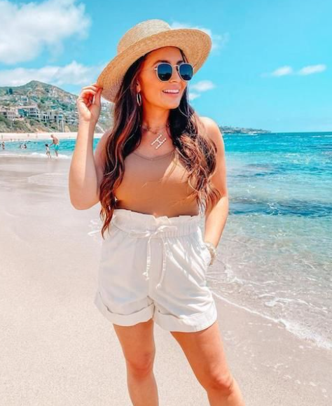 21 Stylish Beach Looks to Inspire Your Summer Wardrobe