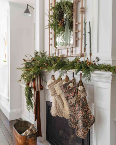 25 Christmas Wall Decor Ideas to Transform Your Home