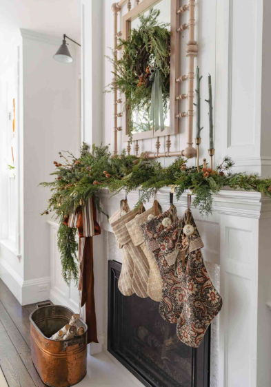 25 Christmas Wall Decor Ideas to Transform Your Home